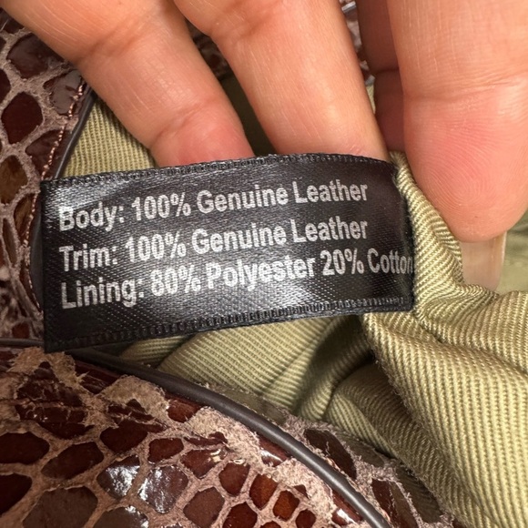 G.I.L.I.Snake Fringe Stirrup Shoulder Red/Brown Patent Suede Bag. - Picture 13 of 14